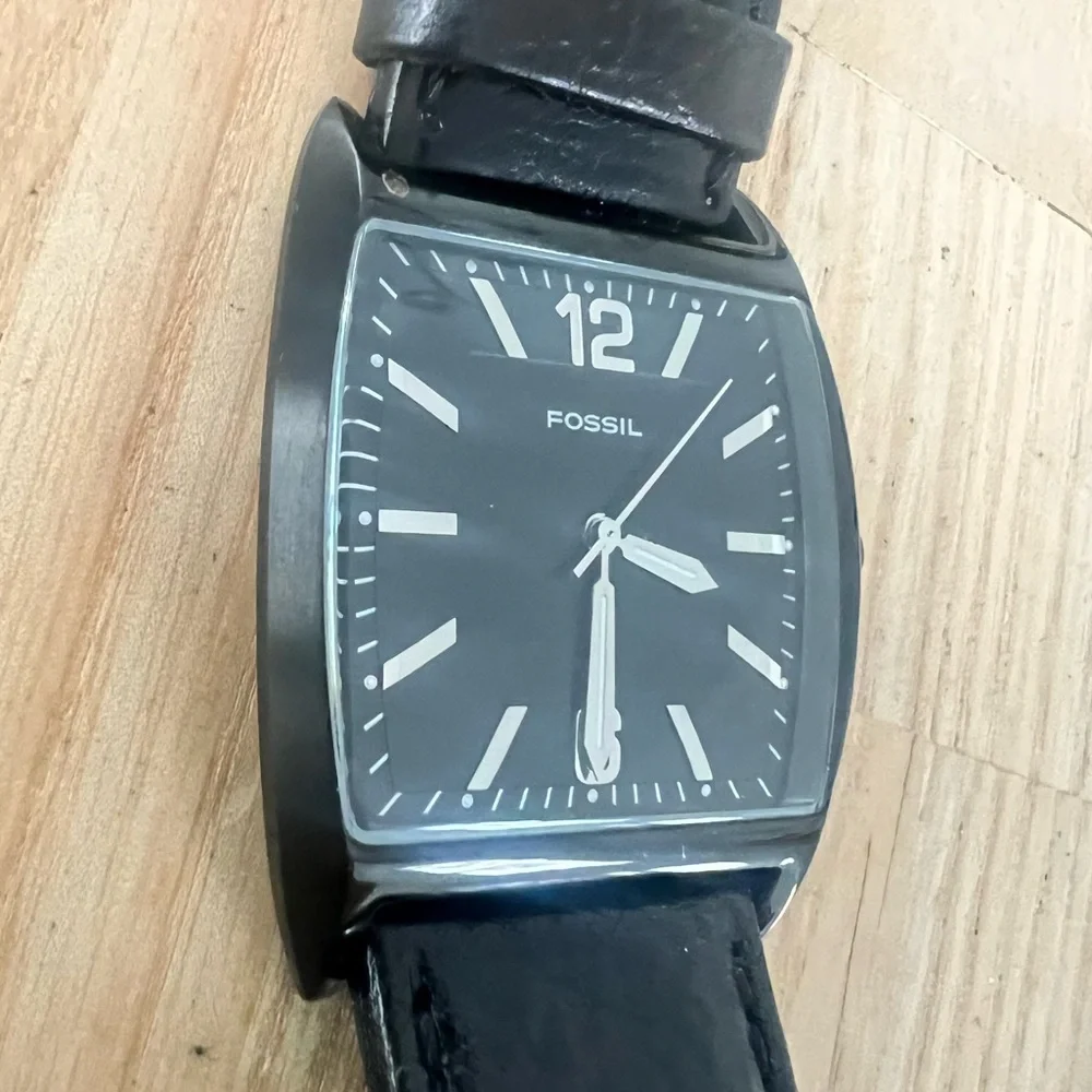Fossil men’s rectangular black dial black leather dress watch NEW BATTERY